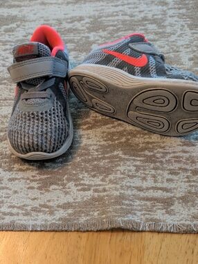 Nike Kids' Gray & Pink Athletic Sneakers